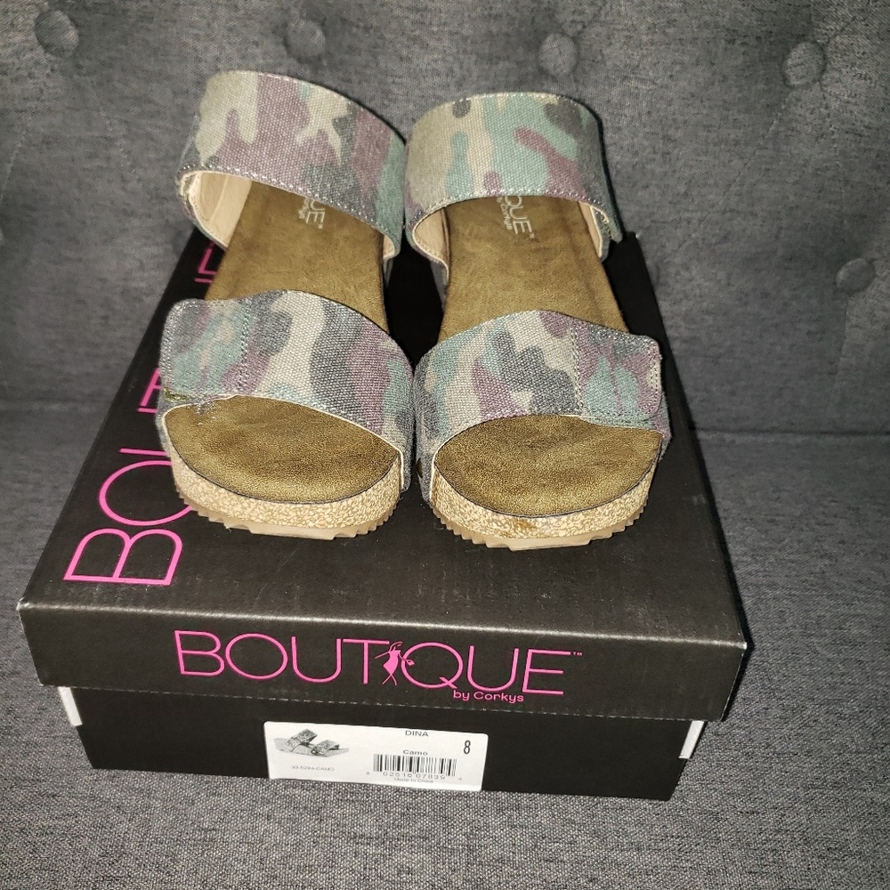 CAMO Wedge sandal size 8m